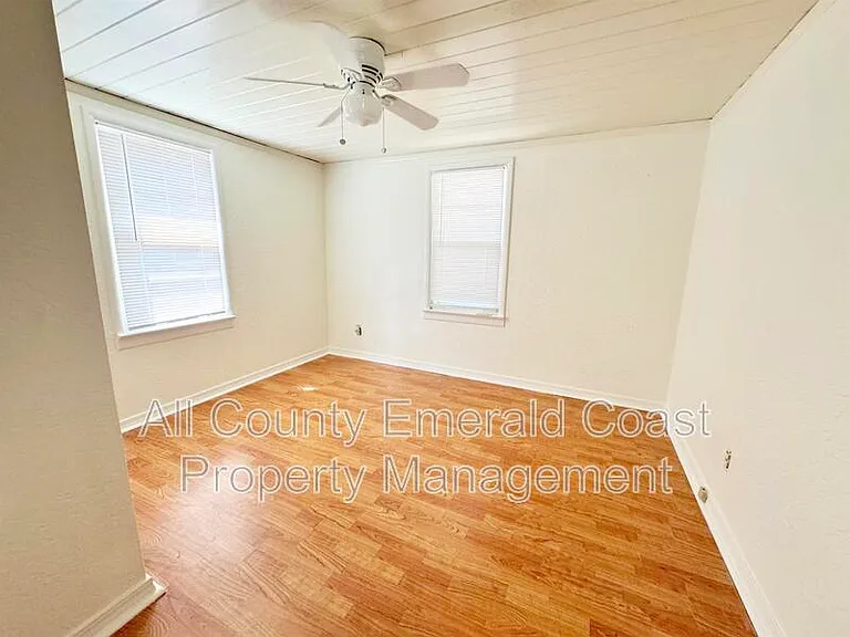 733 Beach Dr — Photo 27
