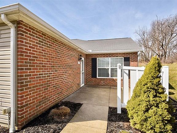 4th image of 173 Woodbury Glen St #173