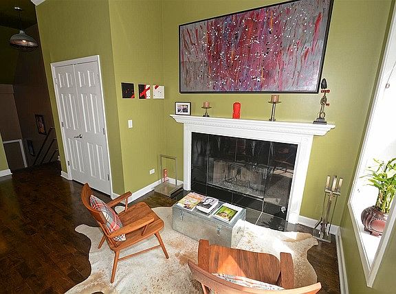 3rd image of 2448 N Southport Ave #Penthouse