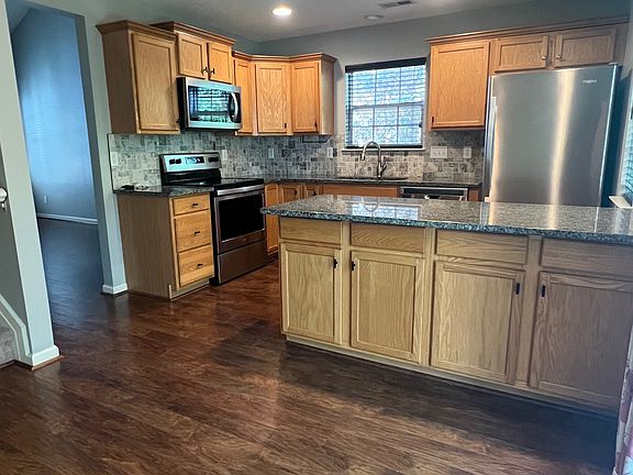 2nd image of 12 Tannenbaum Cir #1