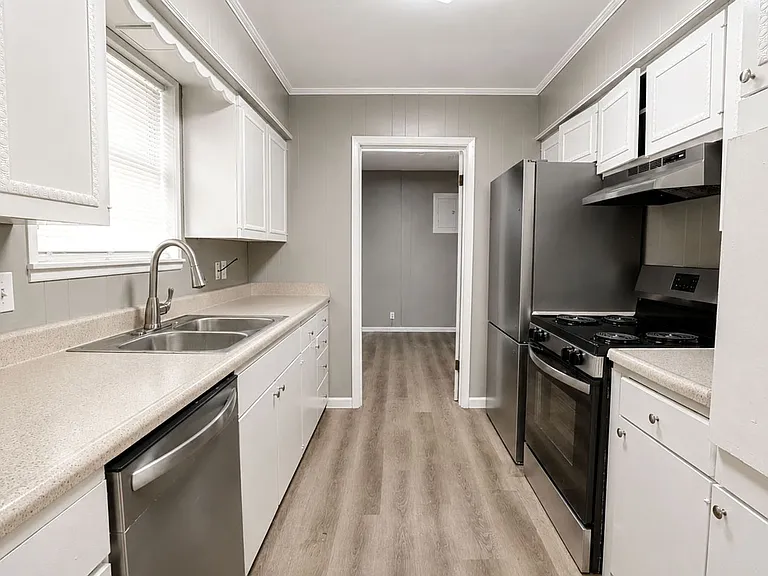 104 San Saba Ln — Photo 4