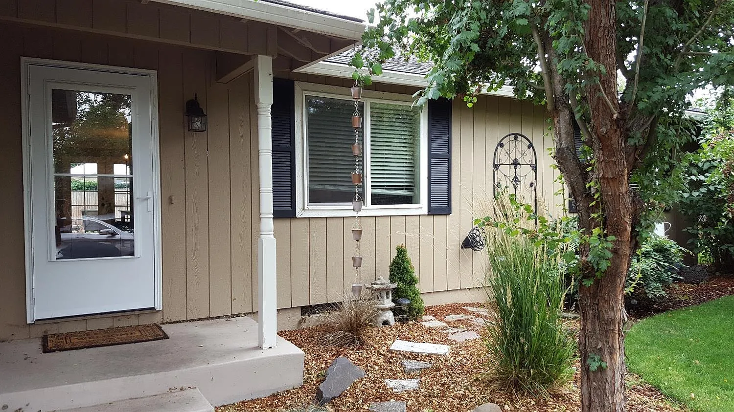 3020 Cleopatra Cir photo 1