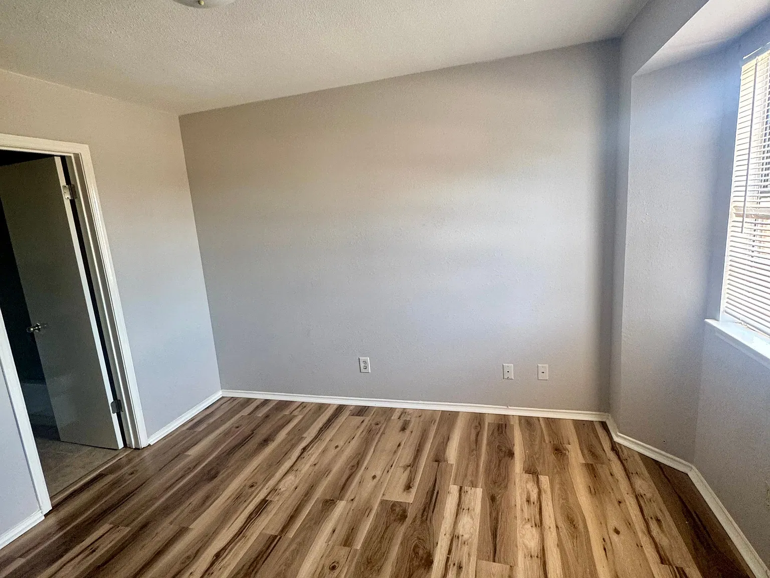 Newly renovated 2 Bed, 2.5 bath — Photo 4