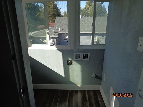 2nd image of 184 Elm St APT 3