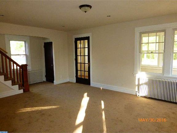 2nd image of 1001 E Newport Pike