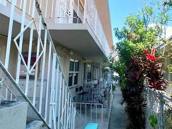3rd image of 552 Euclid Ave APT 1
