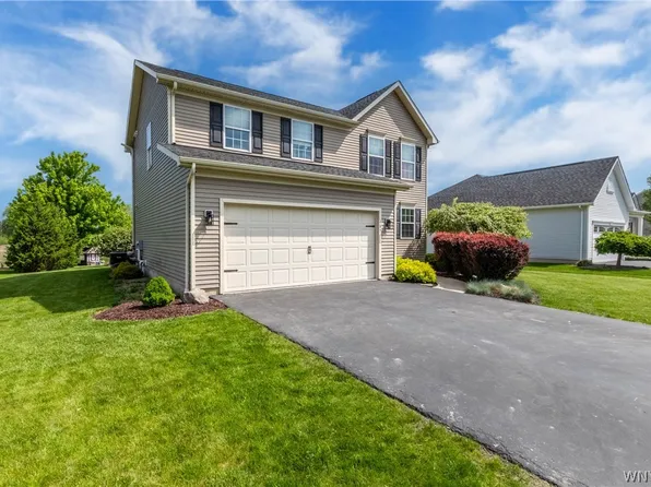 485 Riverwalk Dr, Youngstown, NY 14174