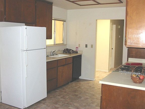 3rd image of 550 Waterford Dr