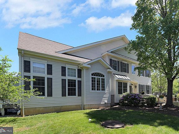3rd image of 74 Schindler Ct