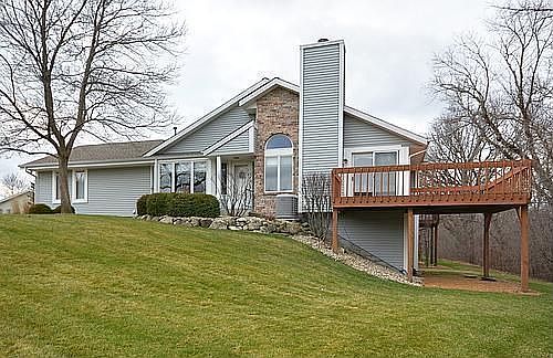 2nd image of 117 E Sutton Pl