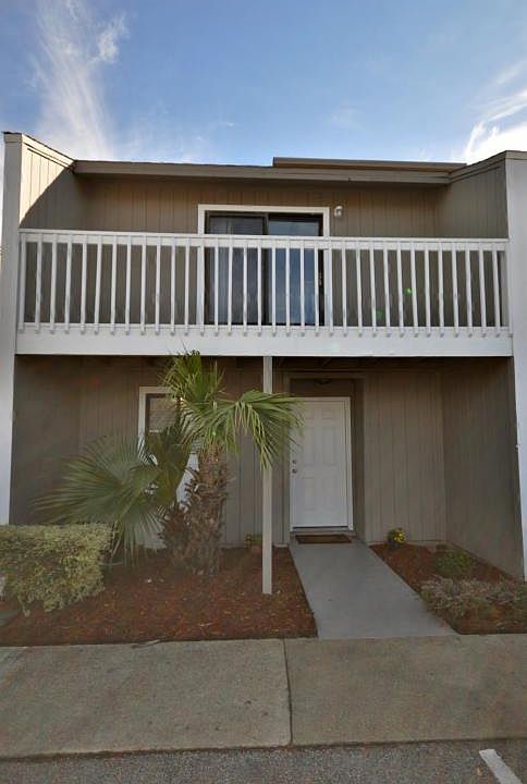 1st image of 15 Court Dr