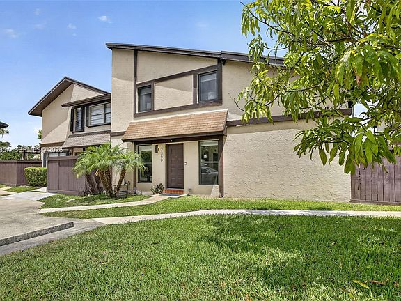 3rd image of 2360 Bayberry Dr #2360