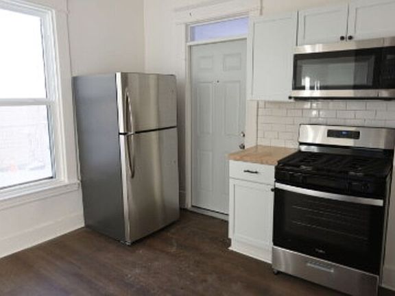 3rd image of 1220 Wealthy St SE