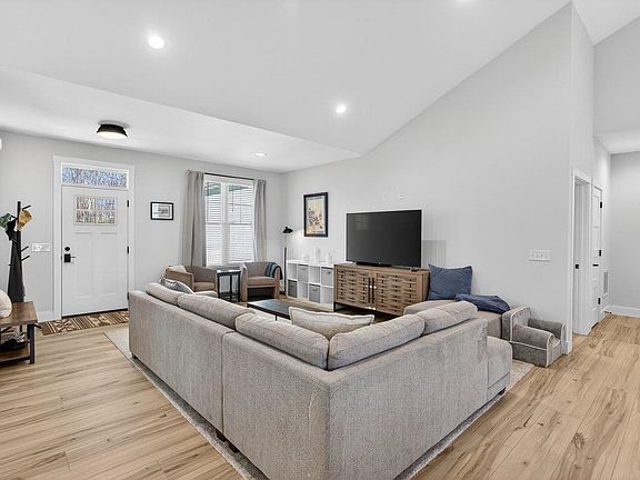 5th image of 475 Beauford Rd