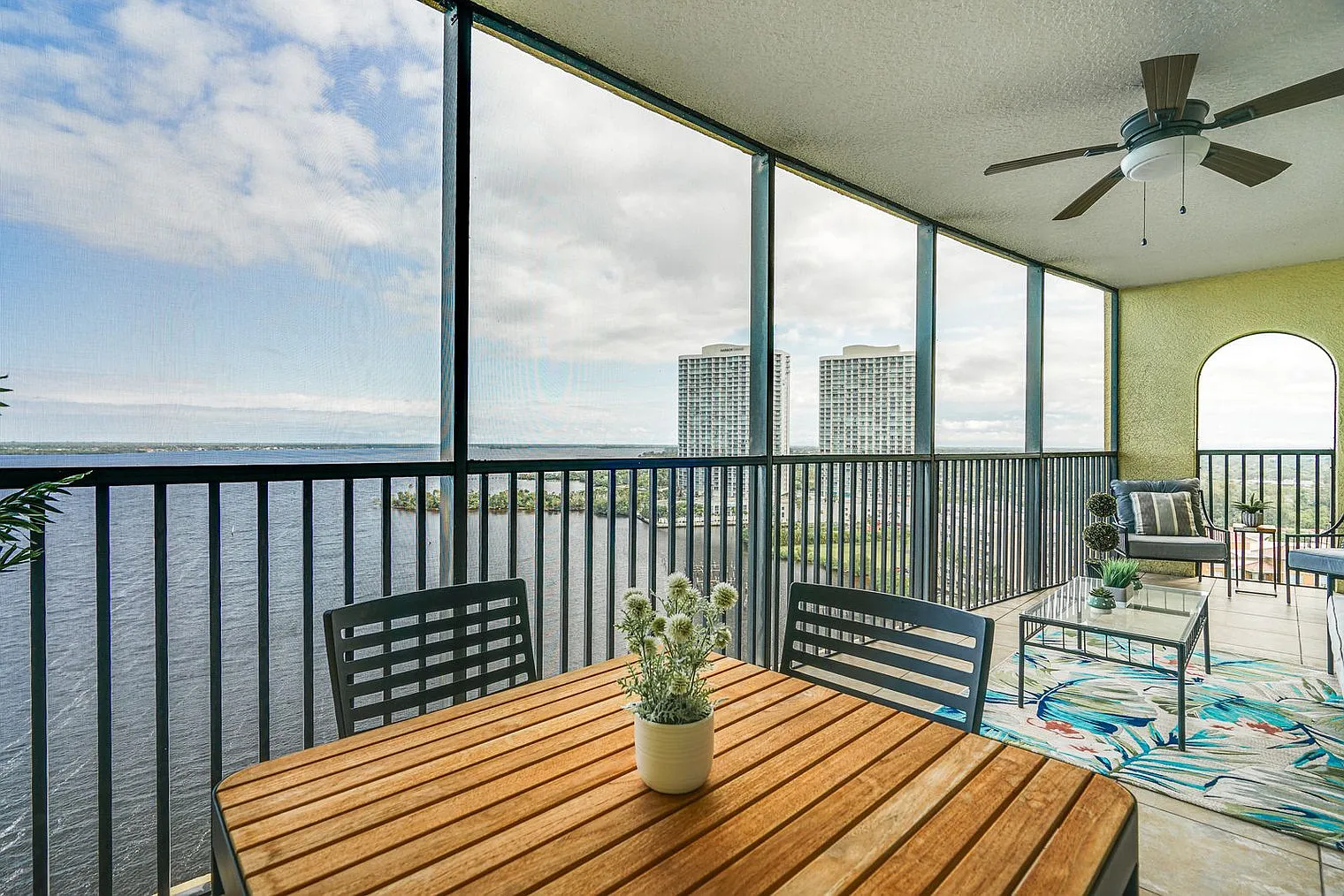 3 bed, 3.0 bath, 1442 sqft, $3,433 — Photo 4