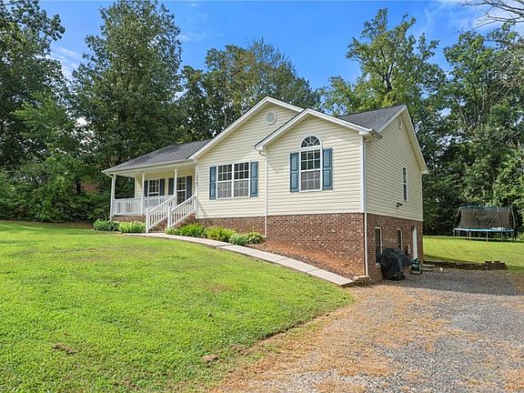 2nd image of 1323 Woodland Dr