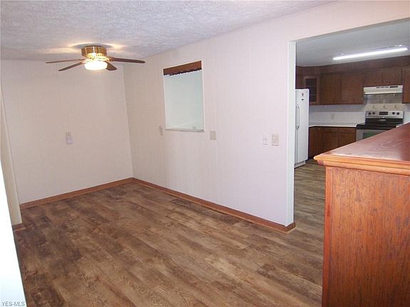 Dining area off Living Room and Kitchen