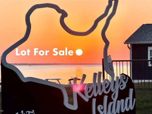 Chardonnay Dr, Kelleys Island, OH 43438