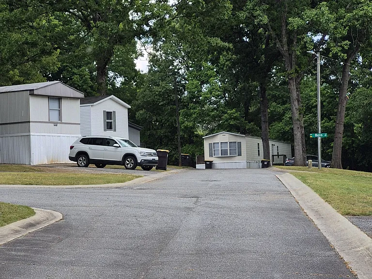 Annas Ln — Photo 8