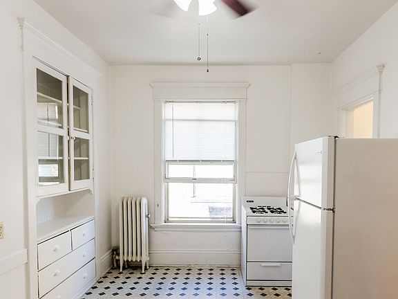 2nd image of 657 Grand Ave #1B-1Ba-850Sqft