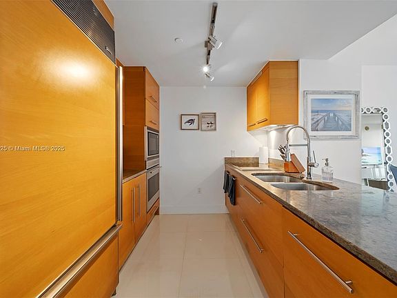 4th image of 485 Brickell Ave APT 3009
