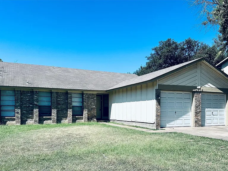 12504 Tree Line Dr #B — Photo 1