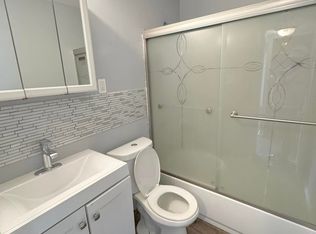 390 W 111th St, Cleveland, OH 44111