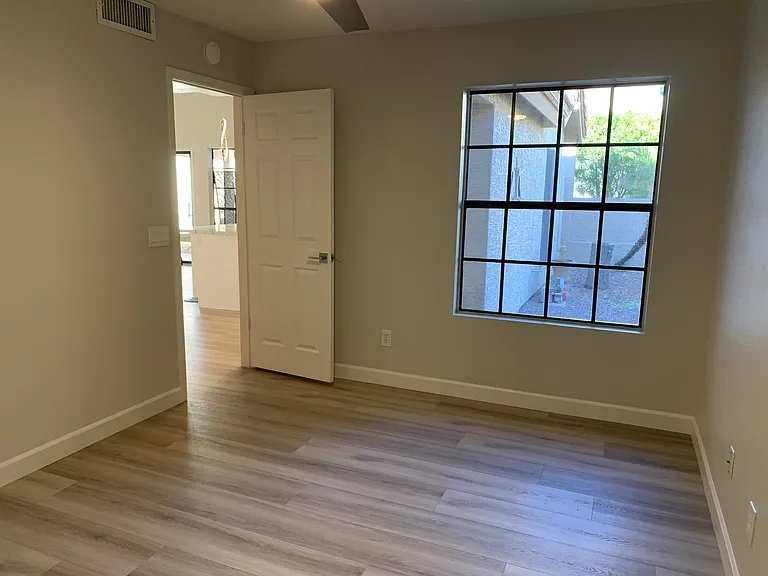 13618 S 41st Pl — Photo 7