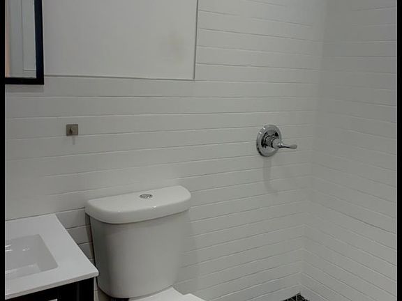 5th image of 69-63 Almeda Ave #1