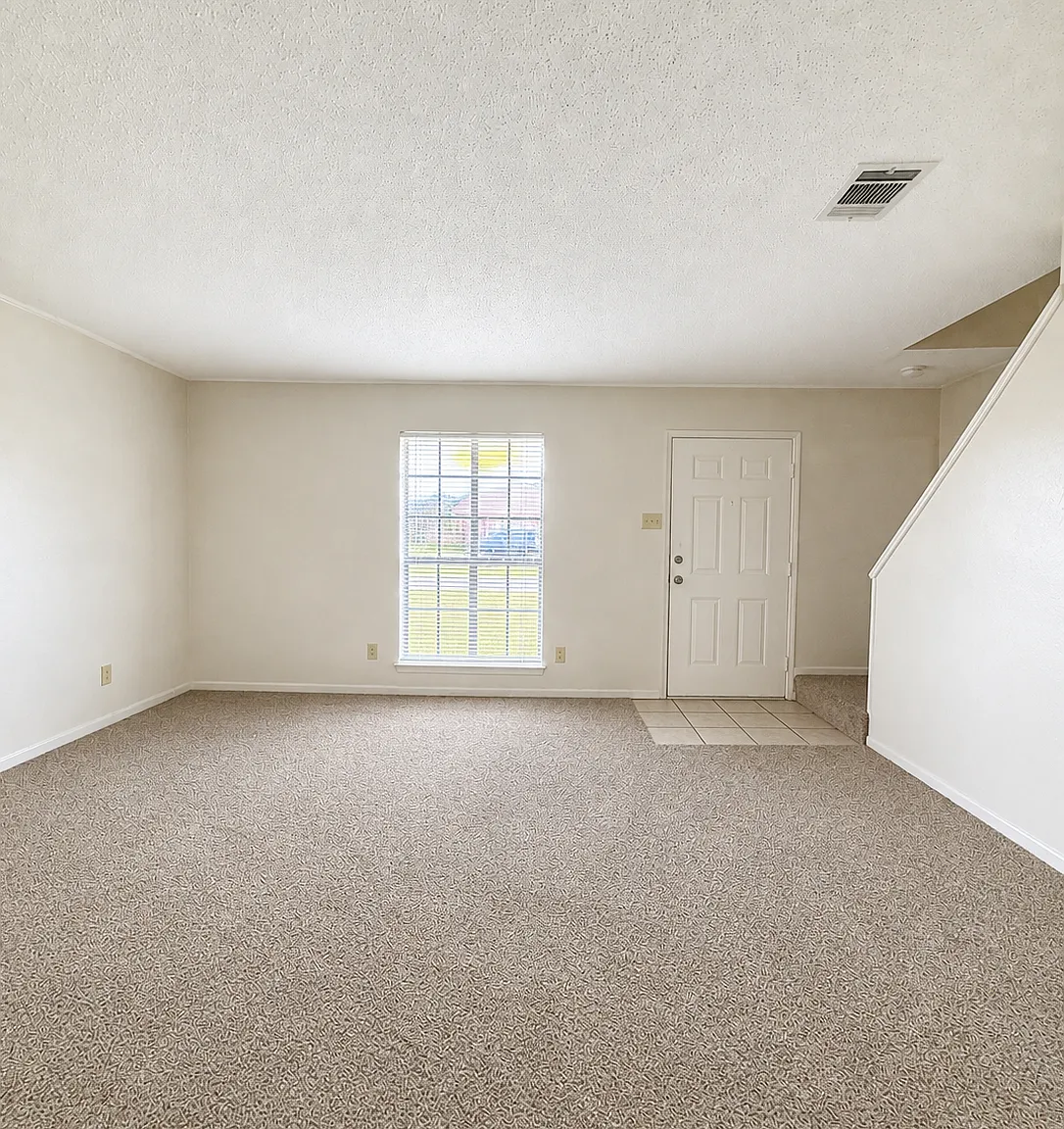 2 bed, 1.5 bath, 960 sqft, $995 — Photo 2