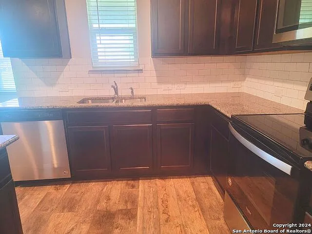 3 bed, 2.5 bath, 2240 sqft, $1,850 — Photo 3