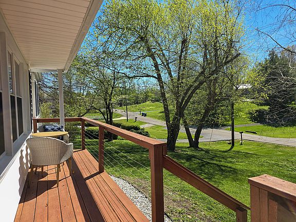 4th image of 705 East Dr