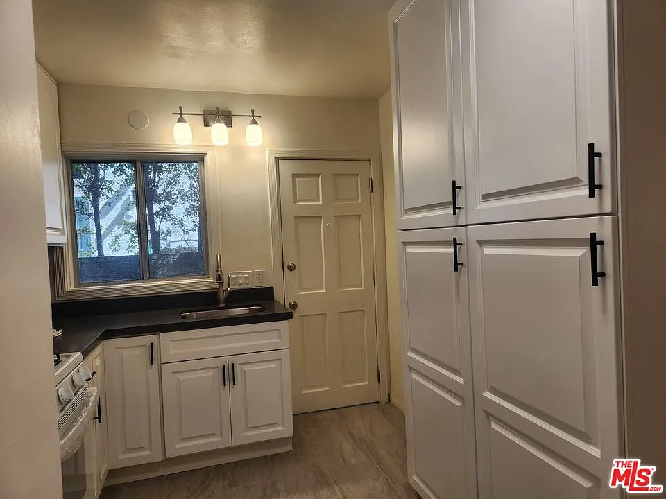 1 bed, 1.0 bath, 950 sqft, $2,650 — Photo 4