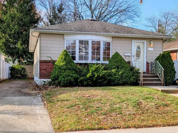 76 Peter Ave, Staten Island, NY 10306