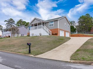 8453 Bay Run Dr, Hixson, TN 37343