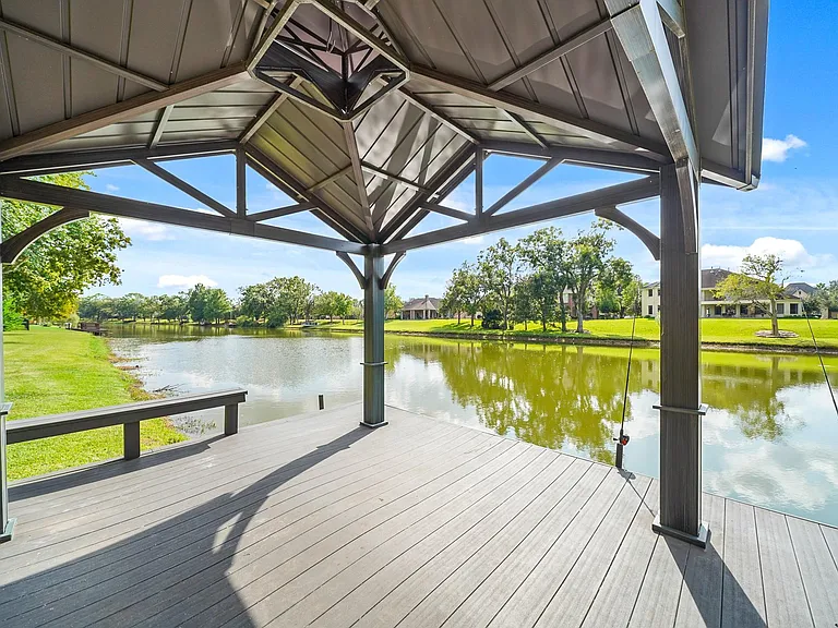 4703 Oxbow Cir W — Photo 46