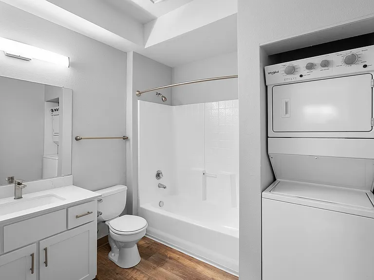 Altamont Summit Apartment Homes — Photo 8