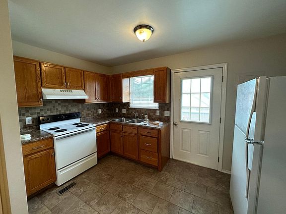 4th image of 236A Oakley Dr #A