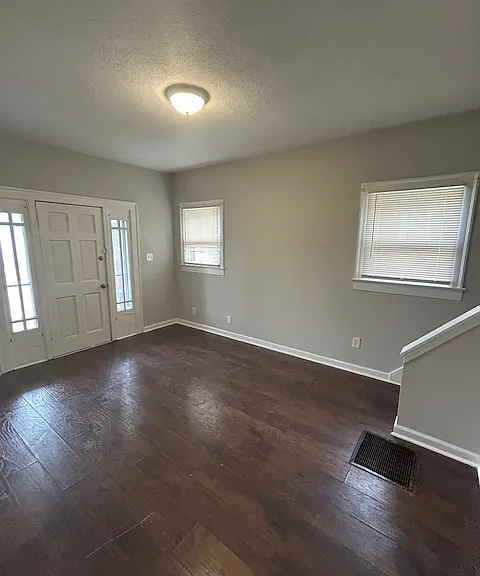 2209 S Shelby St — Photo 2