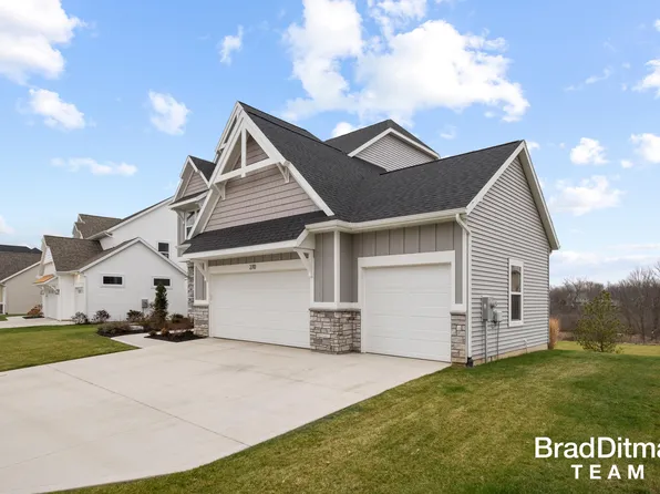 270 Hawkchase Court NE, Grand Rapids Charter Township, MI 49525