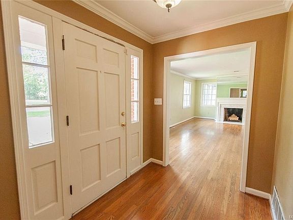 4th image of 2638 Essex Pl
