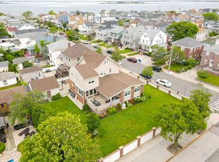 407 Beach 124 St, Rockaway Park, NY 11694