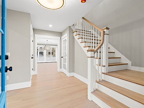 3rd image of 42 Sunnyside Ln
