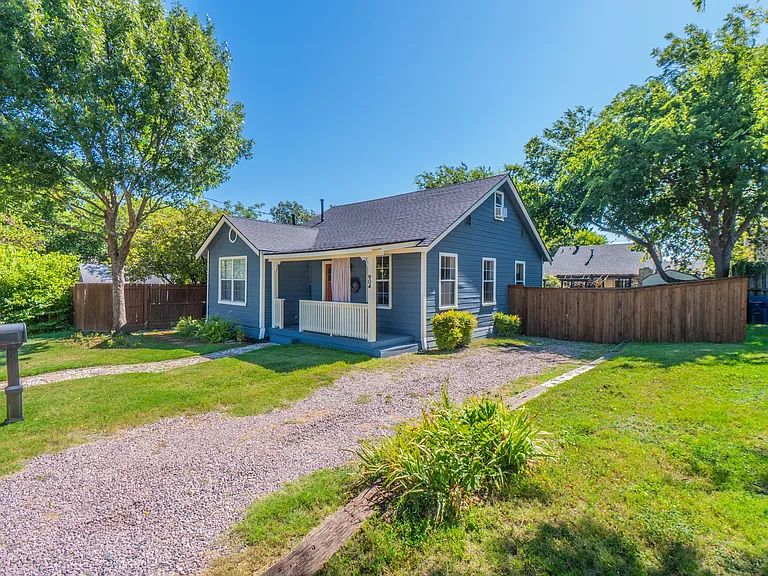 904 Florence St — Photo 1