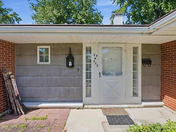 3rd image of 23W222 Westchester Ct