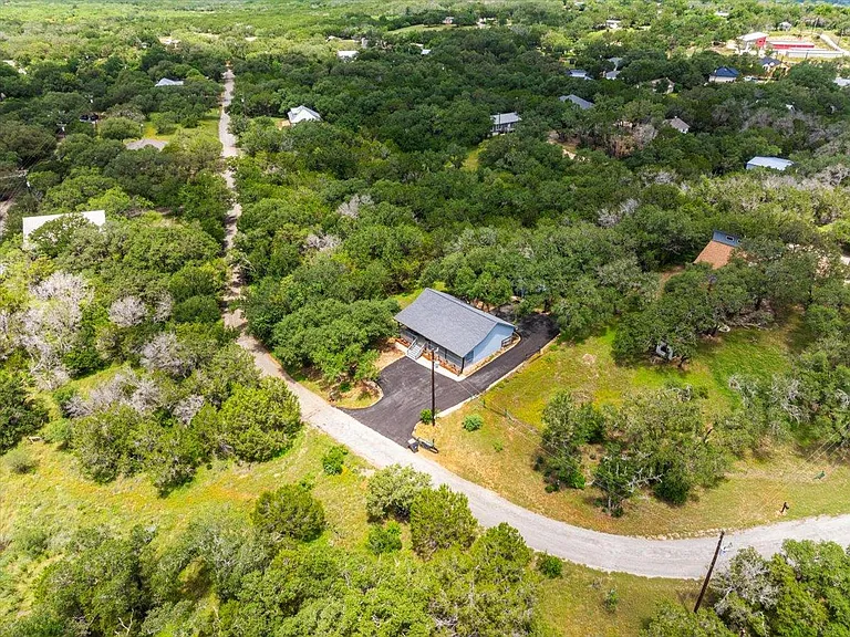 408 Breezing Ln — Photo 3
