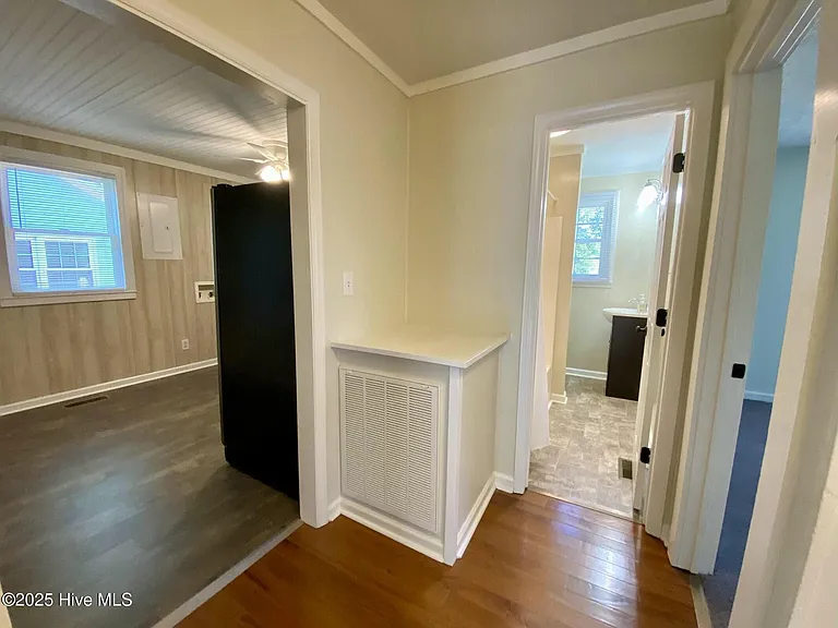 513 W Chapin Rd — Photo 14