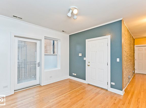 3rd image of 1449 W Victoria St APT 2A