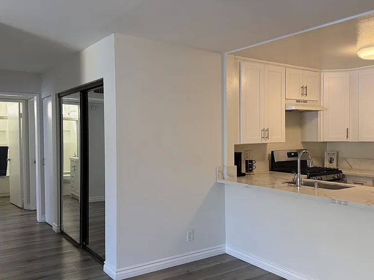 326 S Manhattan Pl #108 — Photo 6