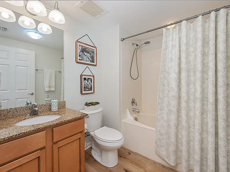 The primary en suite bathroom has a tub and shower combo. All bath towels included